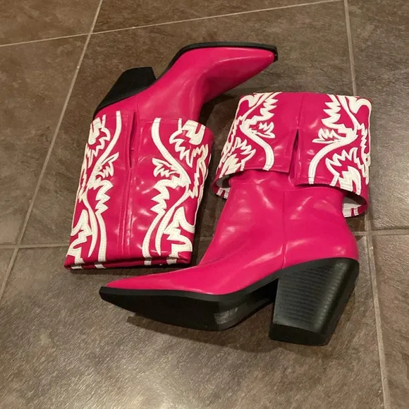 Azalea Wang women’s esperanza hot pink cowgirl boots - size 8.5 - faux leather