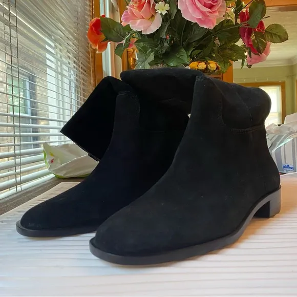 Barb Boot (Women) larroude size 7