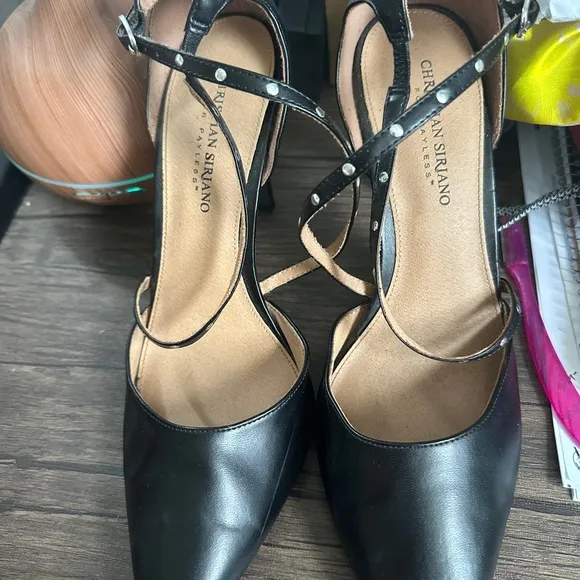 Barely worn women shoes; PRICES IN DESCRIPTION
