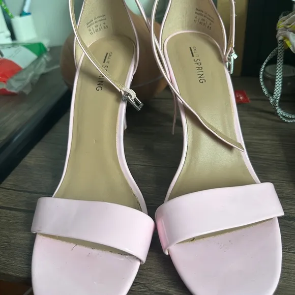 Barely worn women shoes; PRICES IN DESCRIPTION