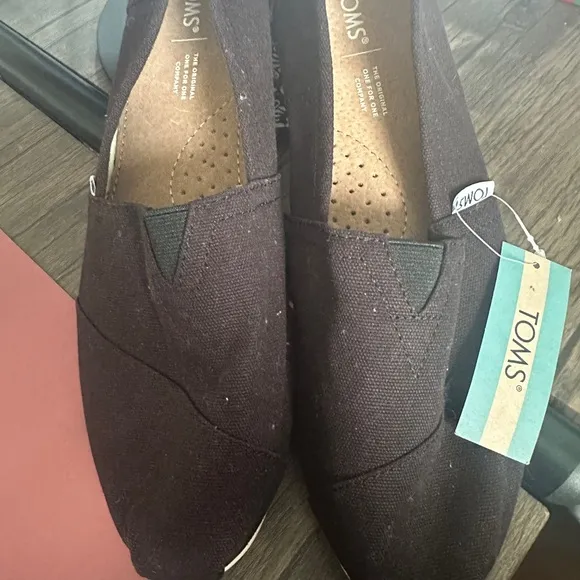Barely worn women shoes; PRICES IN DESCRIPTION