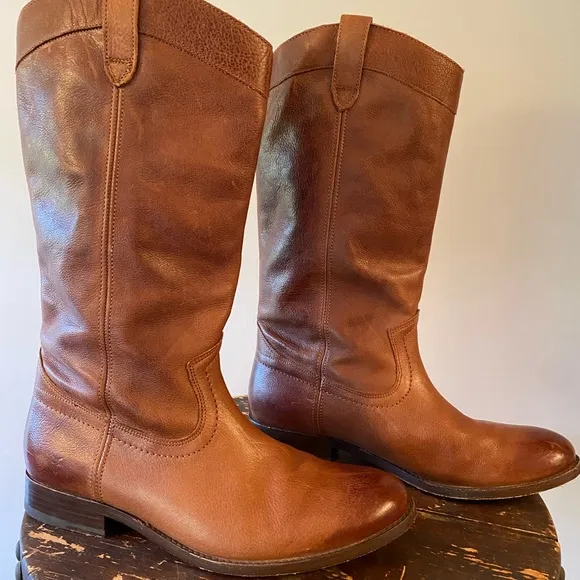 Beautiful brown Frye Melissa Boots. Hardly Worn. W 9. I love reasonable offers!