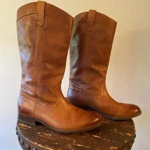 Beautiful brown Frye Melissa Boots. Hardly Worn. W 9. I love reasonable offers!