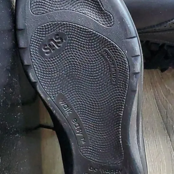 Black Free Rein Non Slip Lace Up Low-Top Sneakers FREE s&amp;h