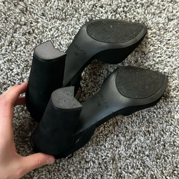 Black pumps with ankle strap and pointed toe