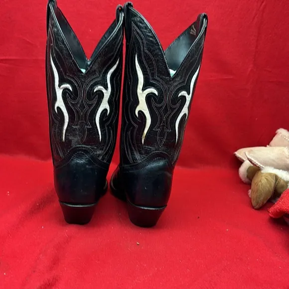 Black Western Cowboy Boots with White Embroidery SZ 8 men’s box 62