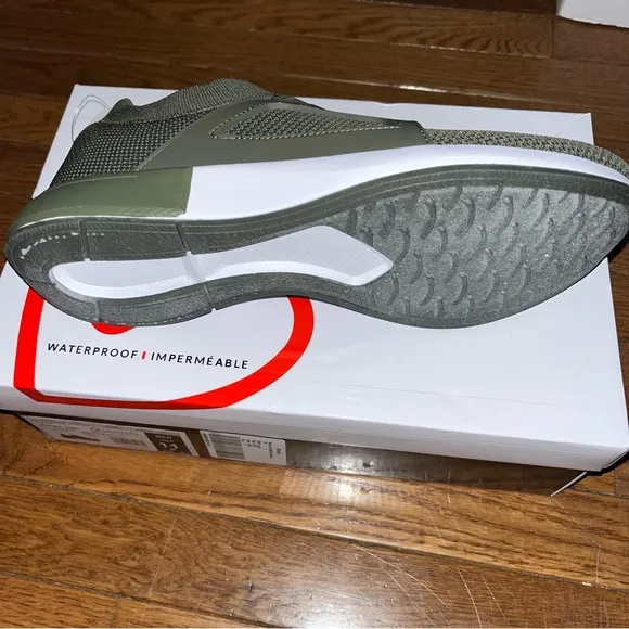 Blondo Men’s Olive &amp; White Ezra Waterproof Knit Slip-On Shoes Size 11 Sneaker