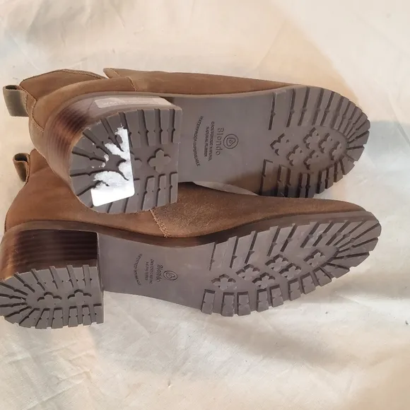 Blondo Women's Size 9.5 Sawyer Waterproof Bootie Brown Suede New