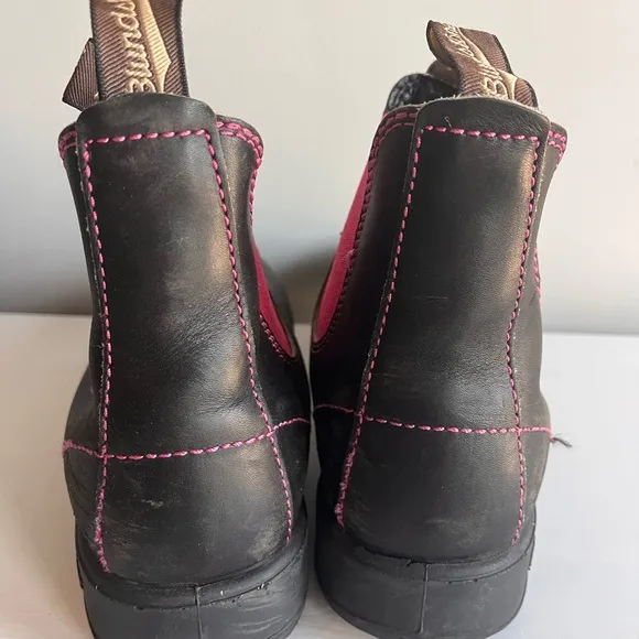 Blundstone  Black and Pink Boots women’s size 9 rare