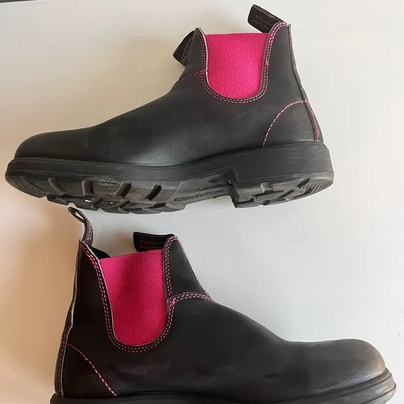 Blundstone  Black and Pink Boots women’s size 9 rare
