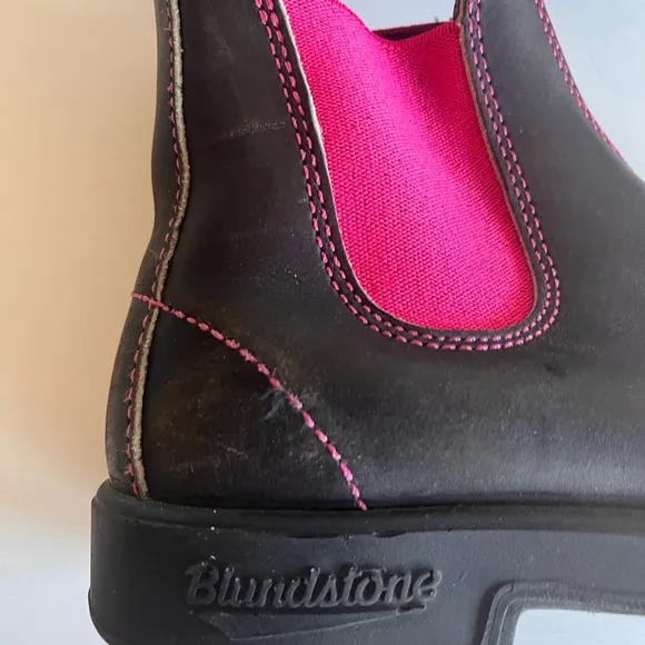 Blundstone  Black and Pink Boots women’s size 9 rare