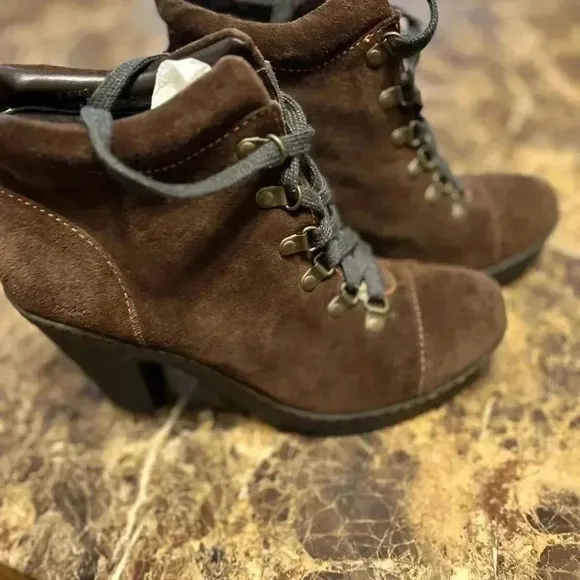 BOC Børn Concept Women Size 8.5 Brown Suede Lace Up Heel Ankle Boots