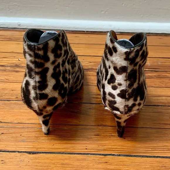 Boden Alexis snow leopard print heeled boots