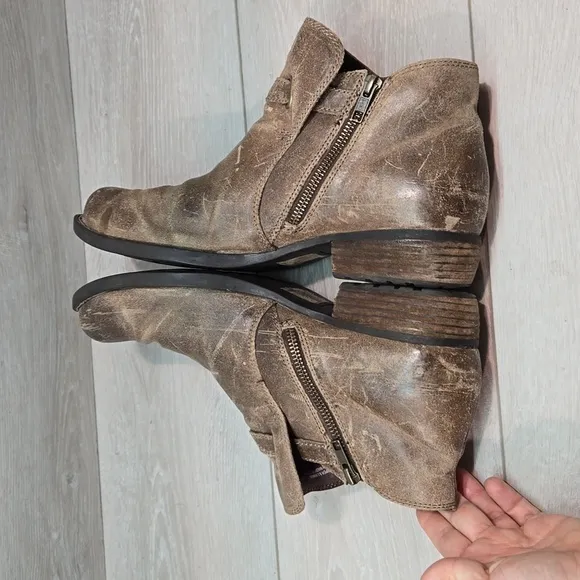 Born Women Jem Ankle Distressed Leather Heels Boots shoes sz 11M