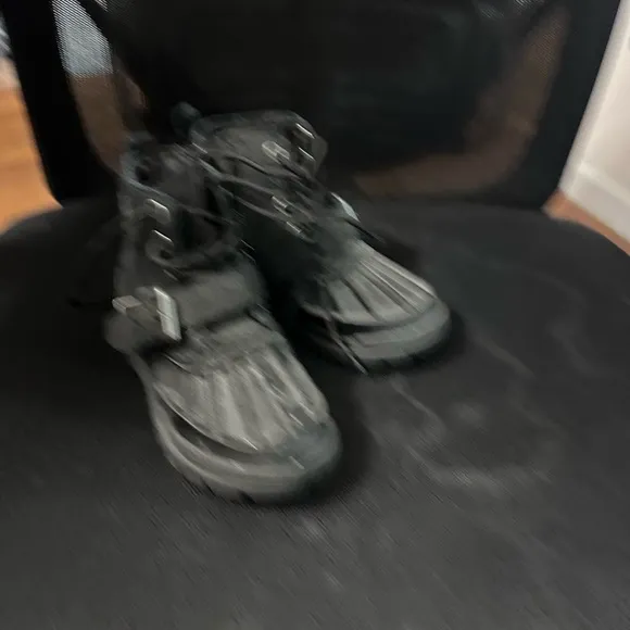 Boys polo snow boots never worn size 7