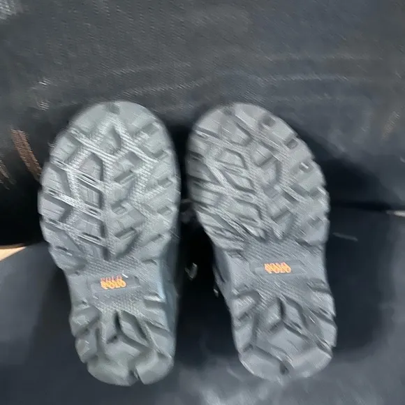Boys polo snow boots never worn size 7