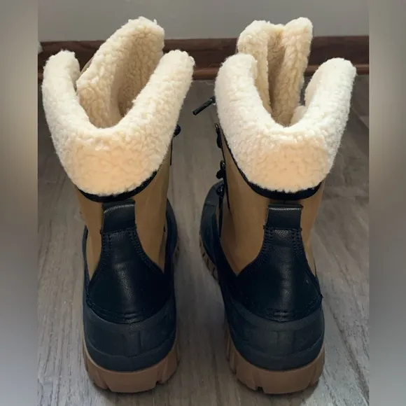 Brand new Storm by Cougar Women Winter Snow Boots.