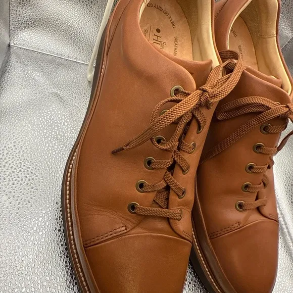 Brown Leather Oxford Shoes with Minimalist Design