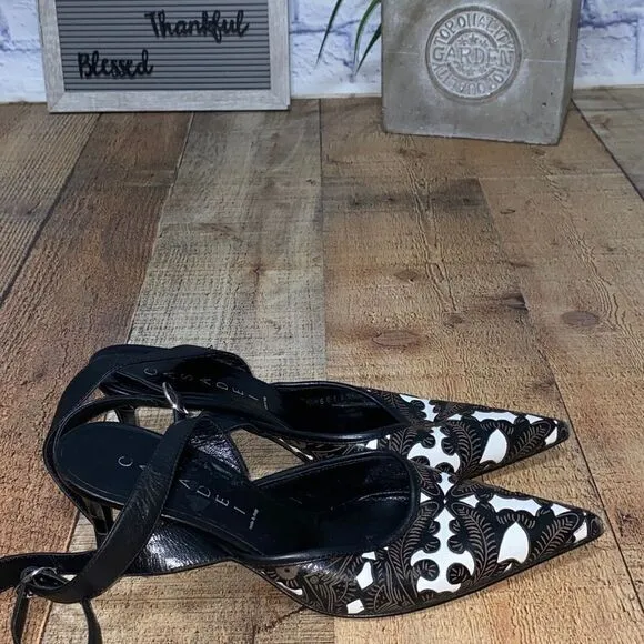 Casadei womens pointed toe heels with ankle straps Leather Italy size 6