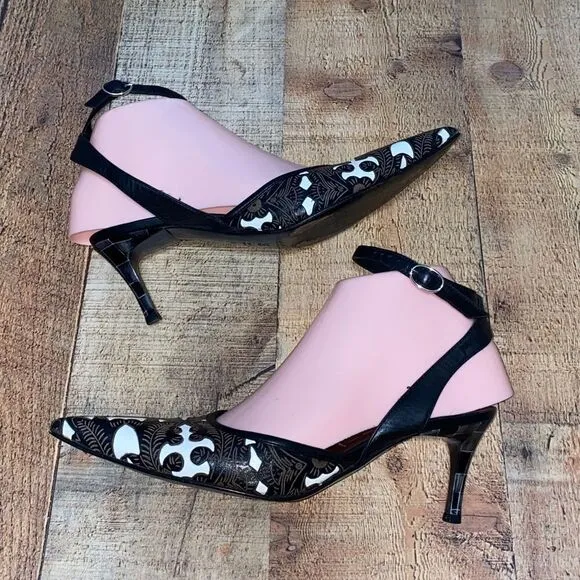Casadei womens pointed toe heels with ankle straps Leather Italy size 6