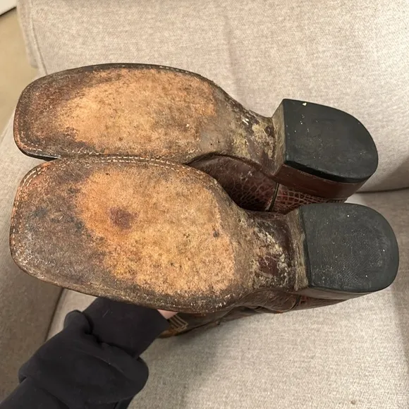 Cavender's Men's Cognac Hornback Caiman Print Square Toe Cowboy Boots Men’s 8.5