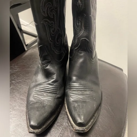 Cavender’s women leather western snip toe boots US 9.5 B