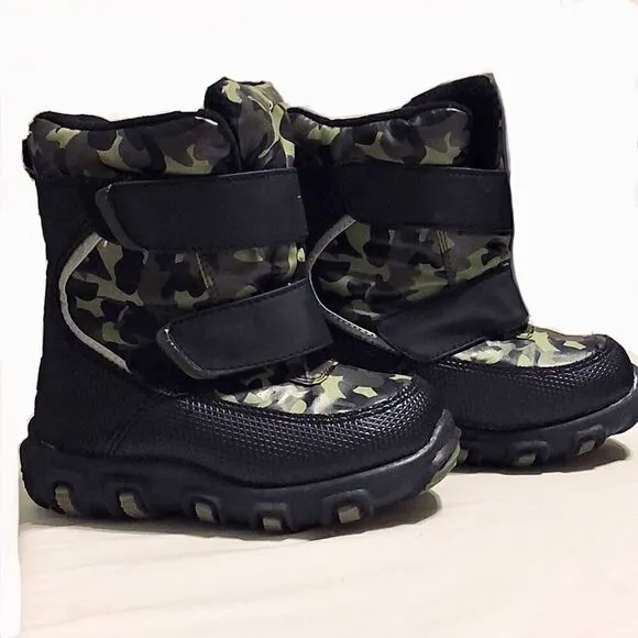 CHAMPION C9 BOYS WINTER SNOW BOOTS. SIZE 8.