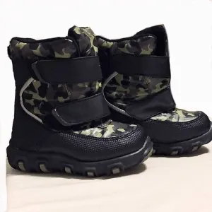 CHAMPION C9 BOYS WINTER SNOW BOOTS. SIZE 8.