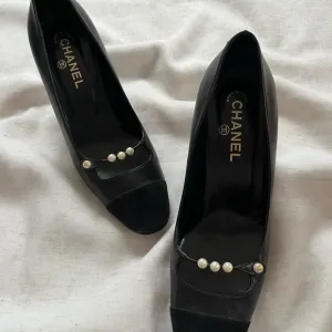 Chanel pearl accented heels 40.5 with velvet cap toe