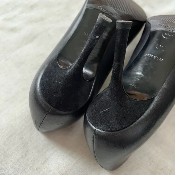 Chanel pearl accented heels 40.5 with velvet cap toe