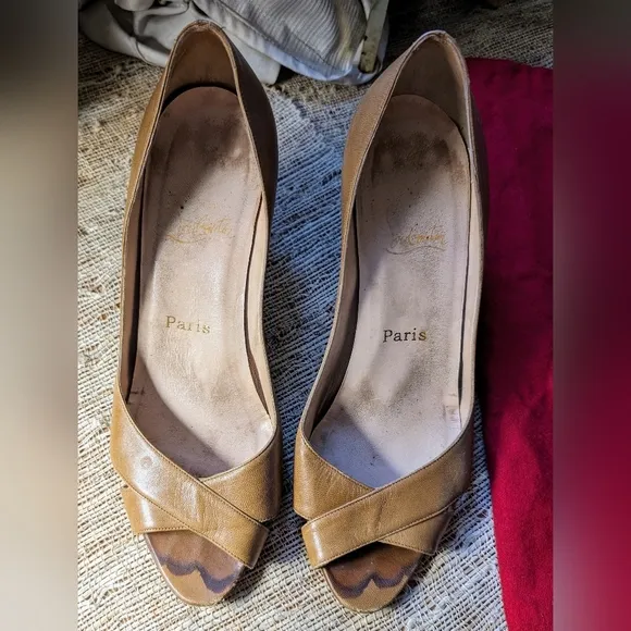 Christian Louboutin • Tan Leather Peep Toe Wedges w/ Gold Raffia