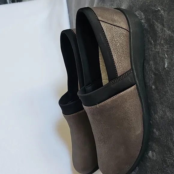 Clarks Cloud Steppers Sillian Blair Slip On Shoes 8M Metallic Brown/ Black Flats