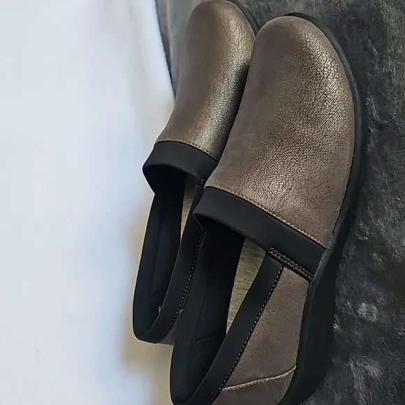 Clarks Cloud Steppers Sillian Blair Slip On Shoes 8M Metallic Brown/ Black Flats