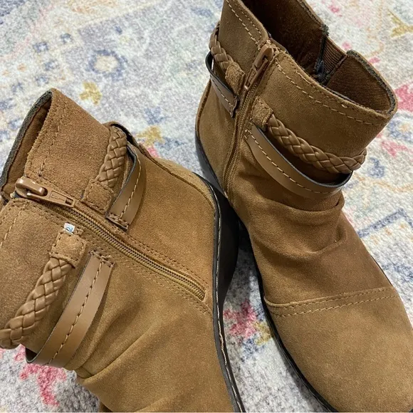 Clarks Collection 9 Womens Suede Side Zip‎ Braided Ankle Boots Booties