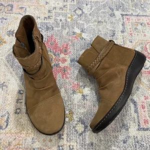 Clarks Collection 9 Womens Suede Side Zip‎ Braided Ankle Boots Booties