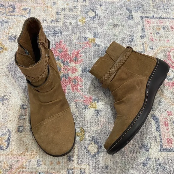 Clarks Collection 9 Womens Suede Side Zip‎ Braided Ankle Boots Booties