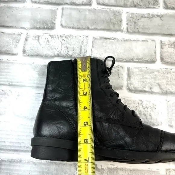 Clarks Women 7.5 M Black Leather Crinkled Zip Boots