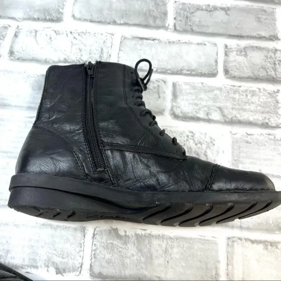 Clarks Women 7.5 M Black Leather Crinkled Zip Boots