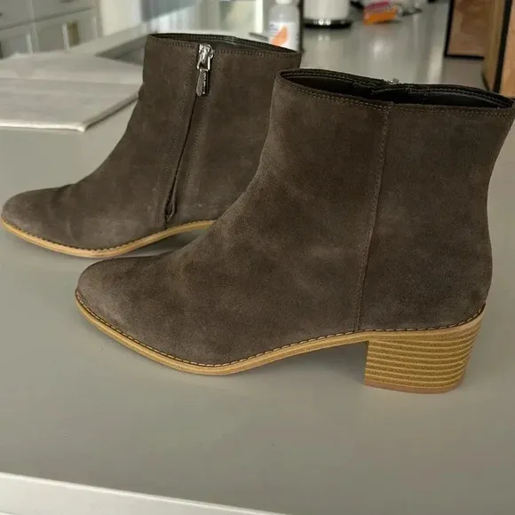 Clark’s Women’s Boots Size 9.5