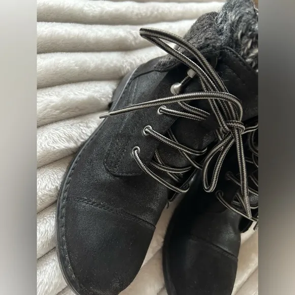 Cliffs by white mountain women black boots