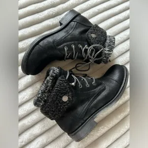 Cliffs by white mountain women black boots
