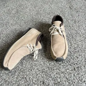 Cole Haan Beige Suede Lace Up Chukka Ankle Driving Boots Men 13 NikeAir Comfort
