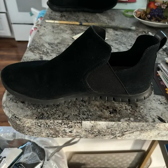 Cole Haan ZeroGrand Women’s Slip On Shoes Black Suede New Without Box Size 9.5 B