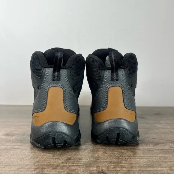 Columbia Newton Ridge Plus II Waterproof Men's Boot Size 9 SKU#24536