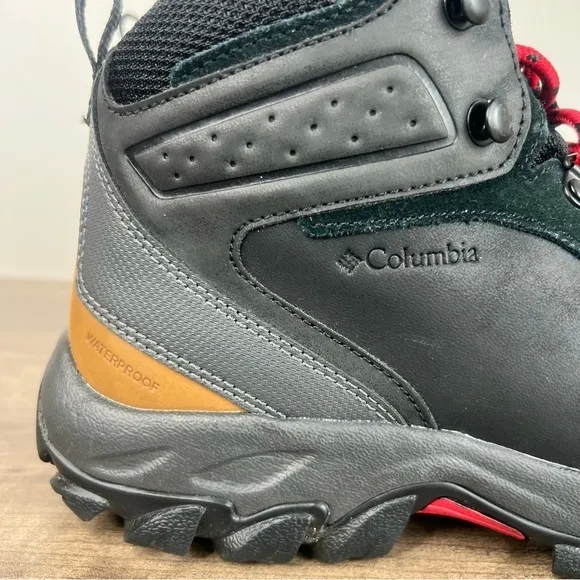 Columbia Newton Ridge Plus II Waterproof Men's Boot Size 9 SKU#24536