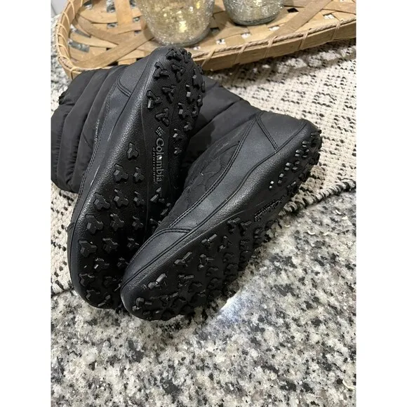 columbia women's minx slip VI snow boots Size 8 black