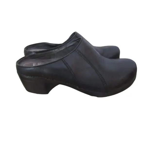 Comfy Black Leather Dansko Slip On Clogs in Size EU 40