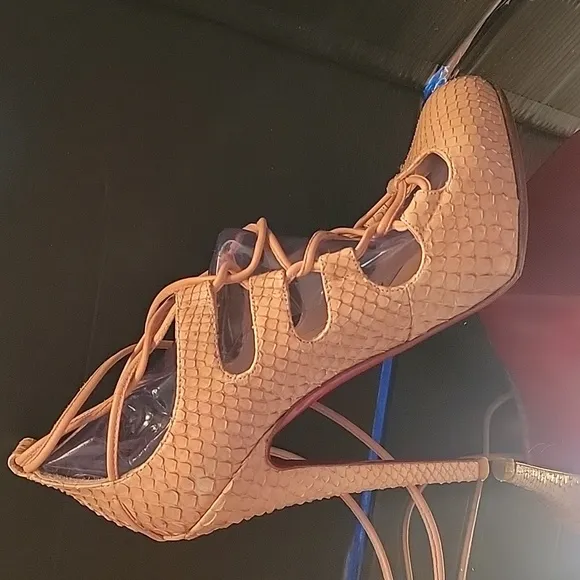 COPY - Christian louboutin beige 120 python bloody mary pumps sz 38.5, 1in plat…