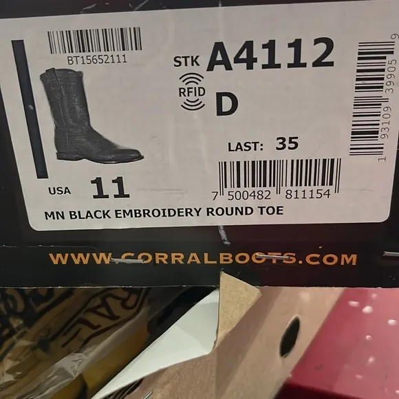 Corral Boots Mens  Black Embroidery Round Toe A4112 size 11 d new in box
