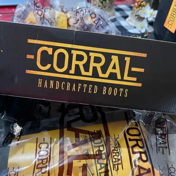 Corral Boots Mens  Black Embroidery Round Toe A4112 size 11 d new in box